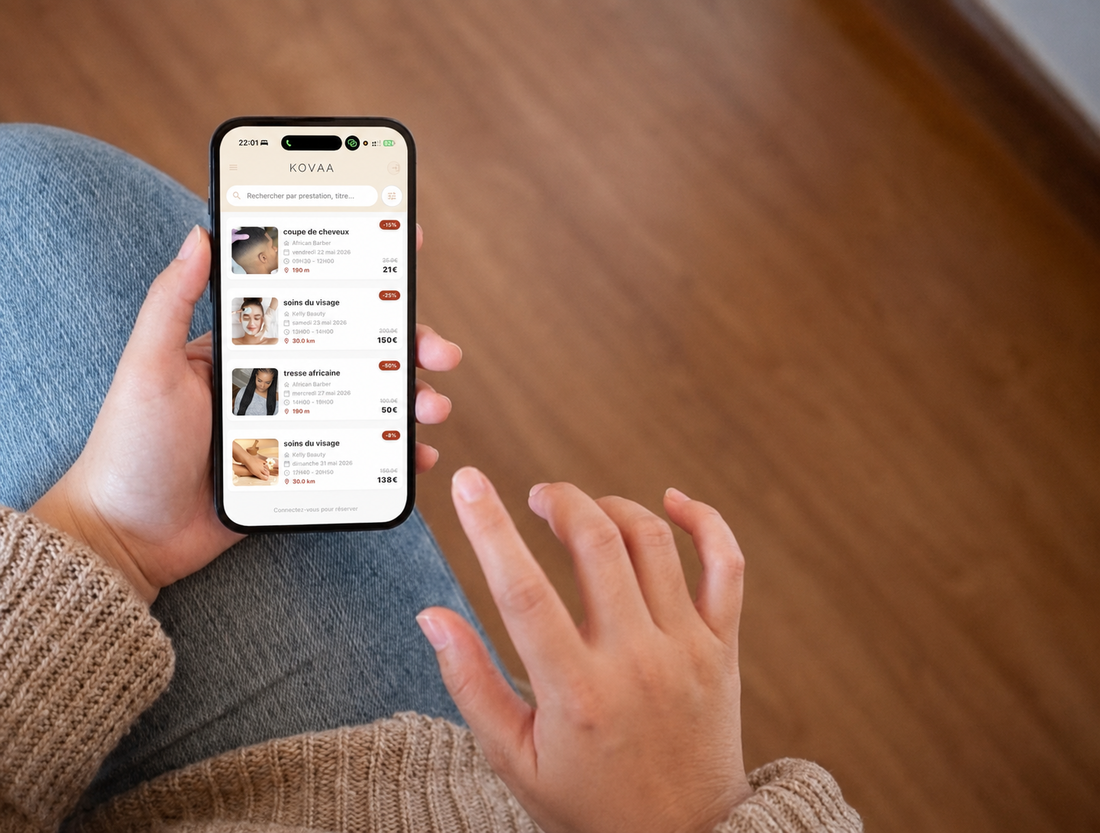 Utilisatrice réservant un soin beauté en ligne dernière minute depuis l'application Kovaa